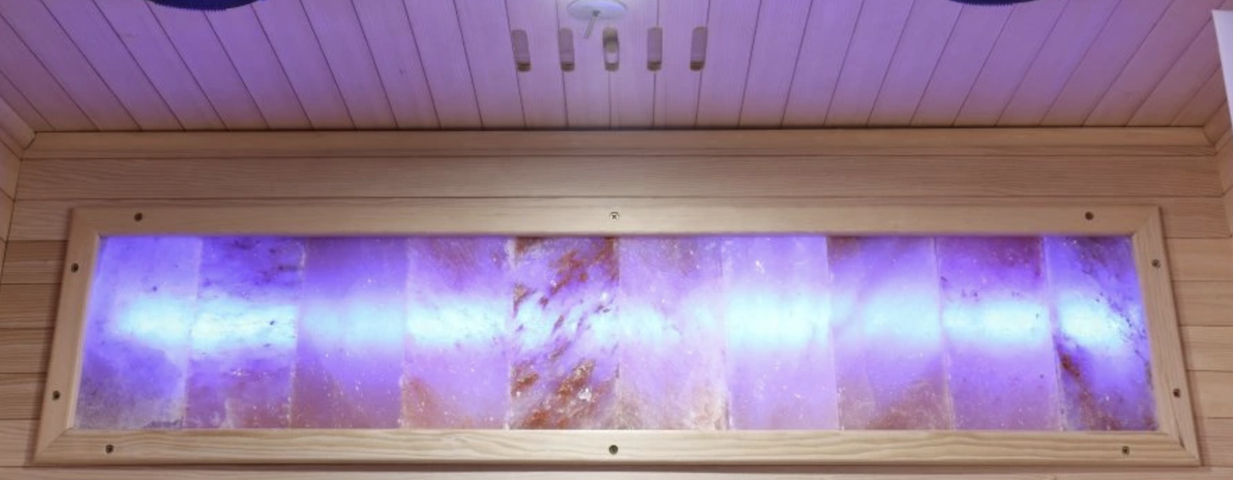 Soľná stena na zadnej stene – obmedzená plocha